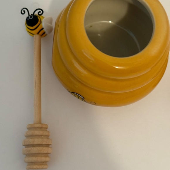 Honey Pot Beehive Honey Miel Lidded Ceramic Pot with Wood Dipper - Picture 5 of 7